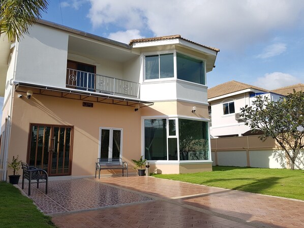 7-Bedroom Villa | Terrace/patio