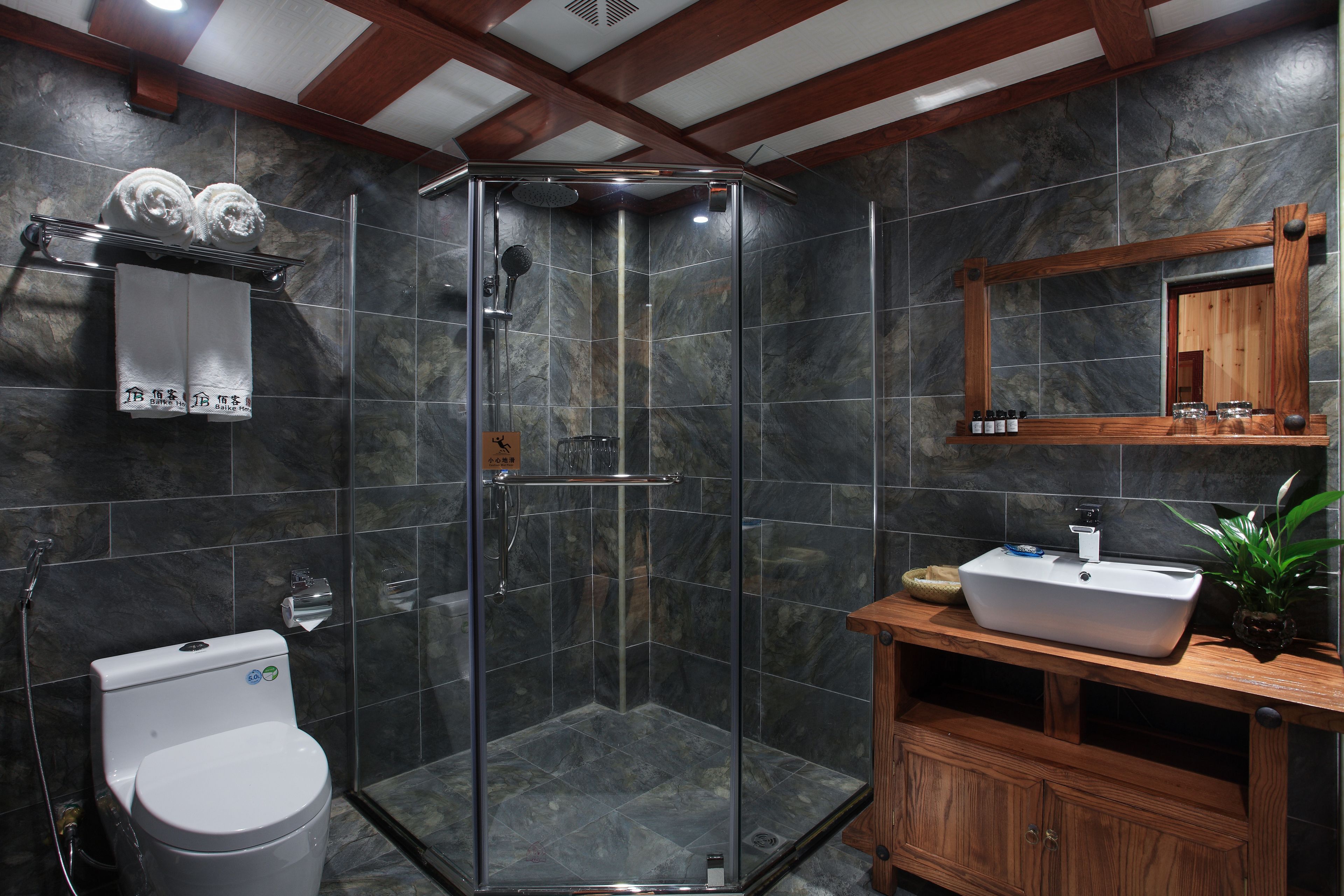 Shower, rainfall showerhead, free toiletries, hair dryer