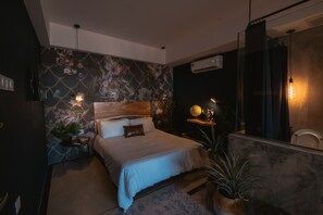 Quarto casal design | Escrivaninha, ferros/tábuas de passar roupa, Wi-Fi de cortesia