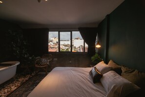 Signature Double Room | Desk, iron/ironing board, free WiFi, bed sheets - Very Hotel (George Town)