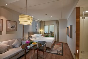 1 sovrum, minibar, skrivbord och mörkläggningsgardiner