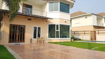 7-Bedroom Villa | Terrace/patio