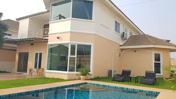 7-Bedroom Villa | Terrace/patio