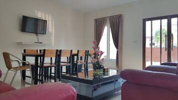 7-Bedroom Villa | Living area | Smart TV