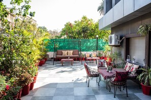 Flat-screen TV - Yorkshire inn (Abu Road)