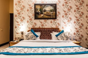 Deluxe Room | Desk, laptop workspace, free wired internet, bed sheets