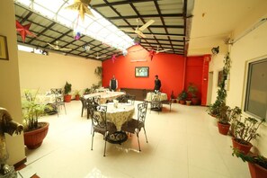 Dining - Yorkshire inn (Abu Road)