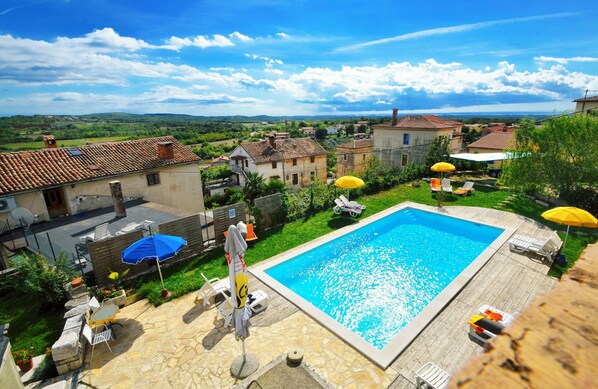 Bureau, lits bébé (en supplément), Wi-Fi gratuit