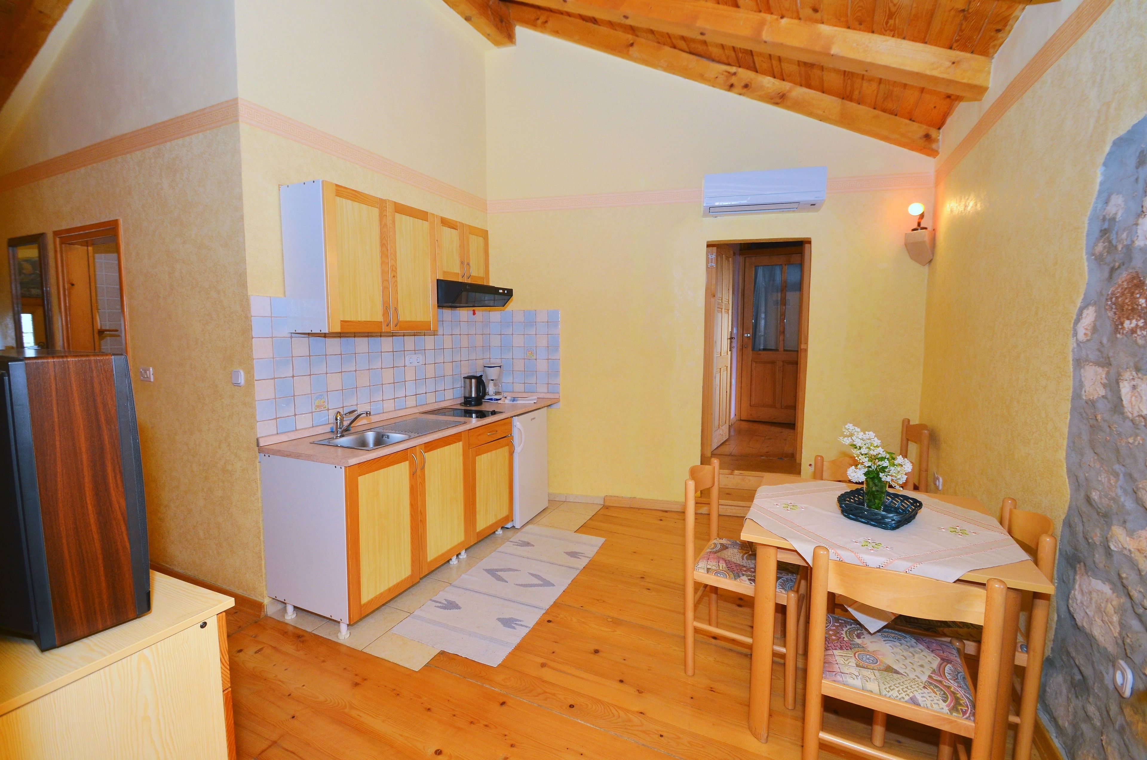 Escritorio, cunas y wifi gratis 