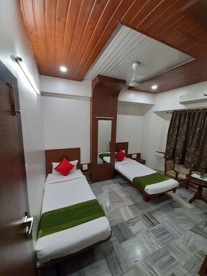 Premium bedding, individually decorated, individually furnished, desk - Hotel City Palace (Nashik)