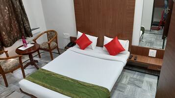 Premium bedding, individually decorated, individually furnished, desk