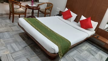 Premium bedding, individually decorated, individually furnished, desk