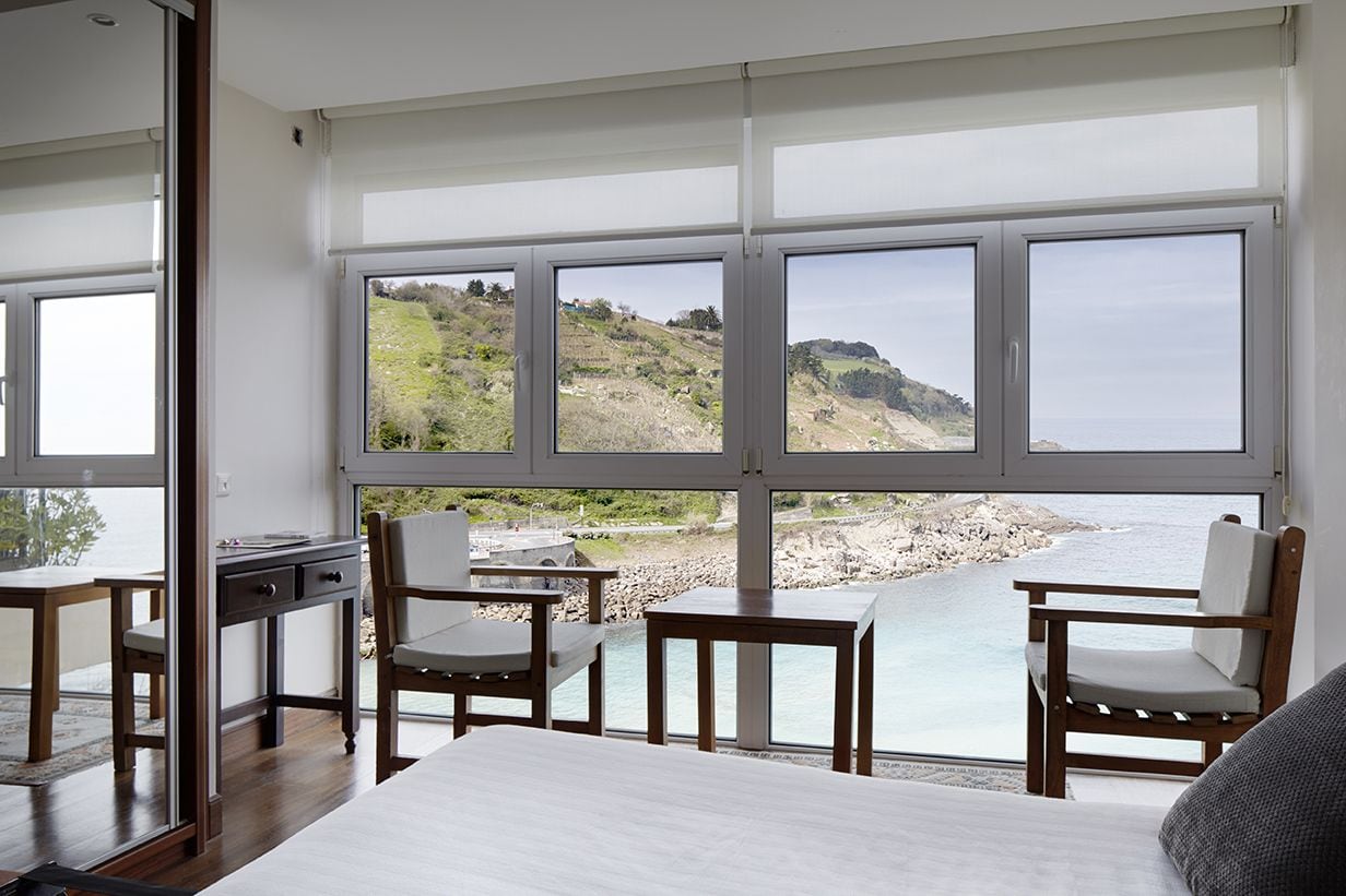Double Room, Sea View | In-room dining