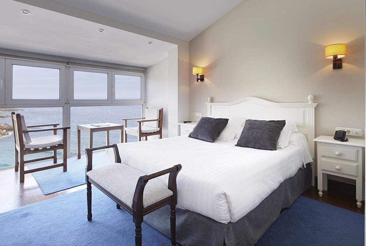 Minibar, in-room safe, iron/ironing board, free WiFi