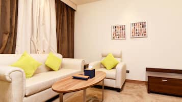Junior Suite (King) | Living room | 40-inch LCD TV with satellite channels, TV