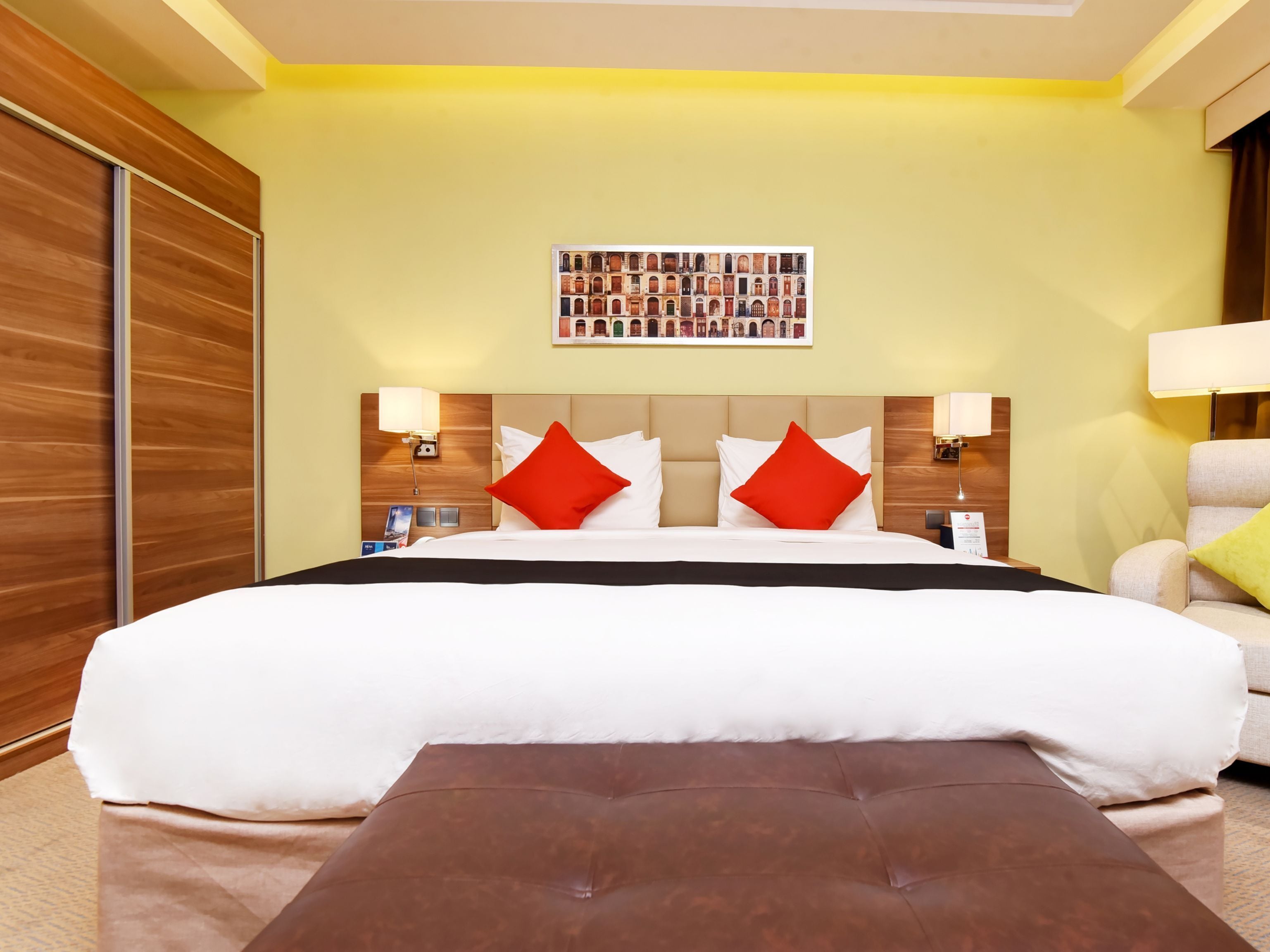 junior suite (king) | 1 bedroom, minibar, in-room safe, desk