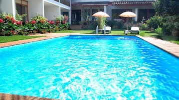 Outdoor pool, pool umbrellas, sun loungers