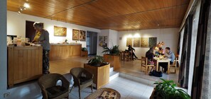 Päivittäinen buffetaamiainen maksusta