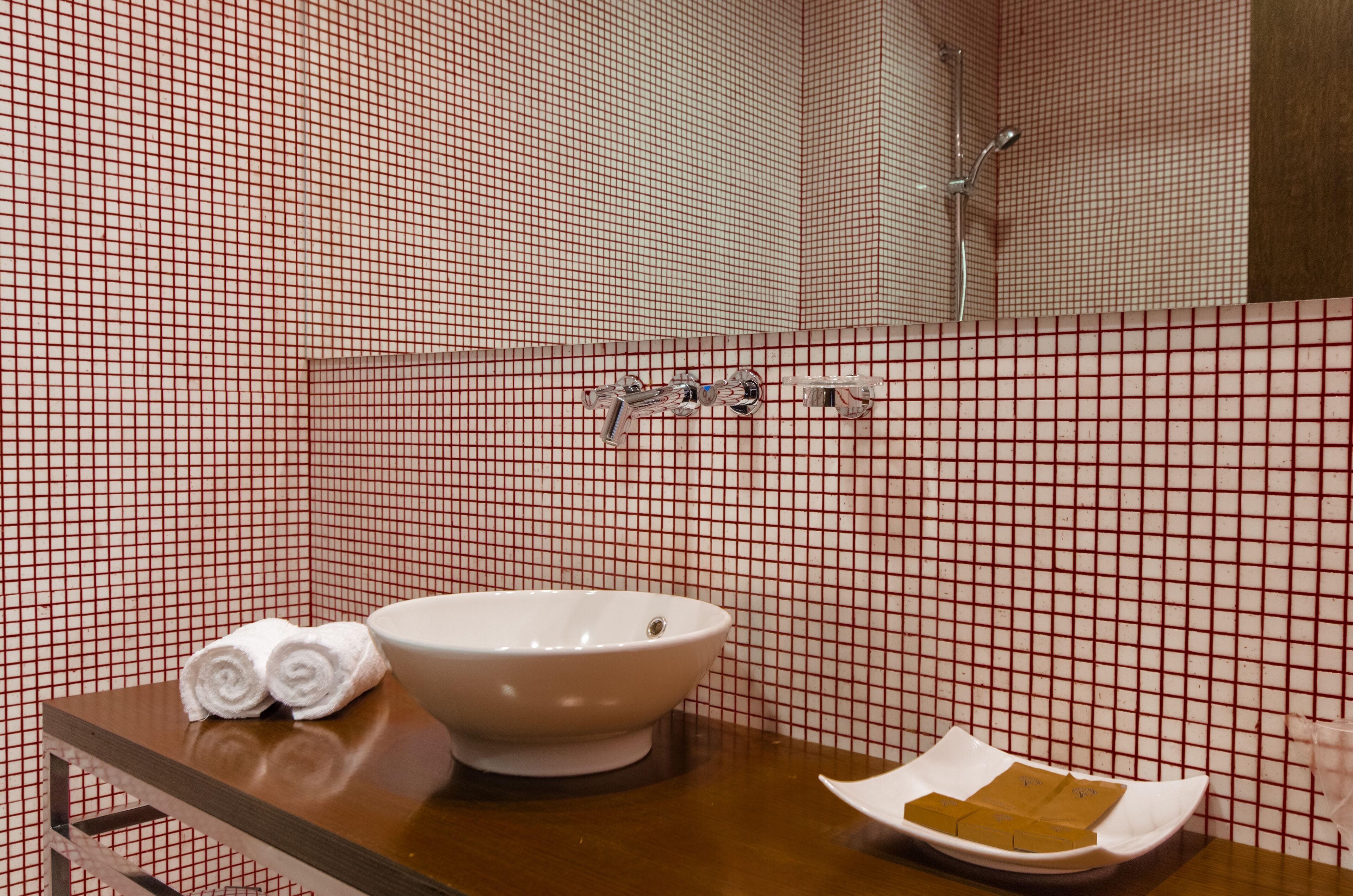 classic twin room, 2 single beds, city view | bathroom | hair dryer, bathrobes, slippers, towels