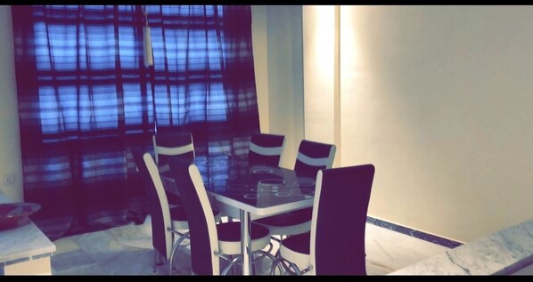 Apartment, 4 Bedrooms | In-room dining - Duplex Luxueux et Moderne (Marrakech)