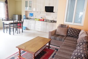 Cookware/dishes/utensils - Shine Nepal Homestay (Kathmandu)