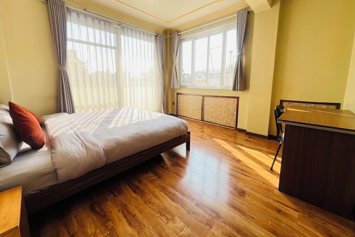 Decoración personalizada, muebles diferentes y wifi gratis