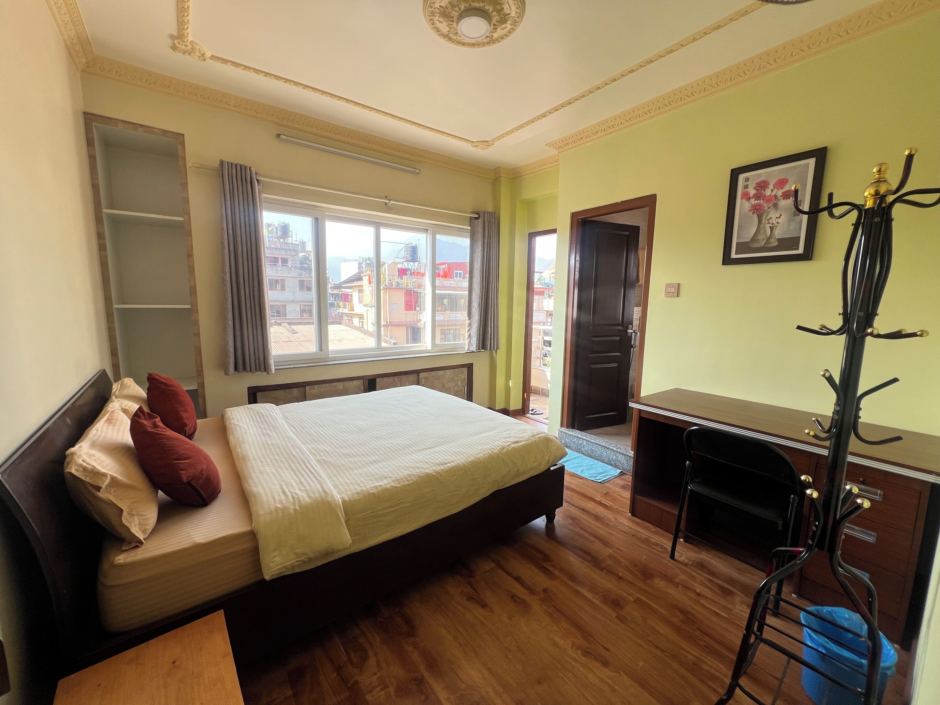 Decoración personalizada, muebles diferentes y wifi gratis 