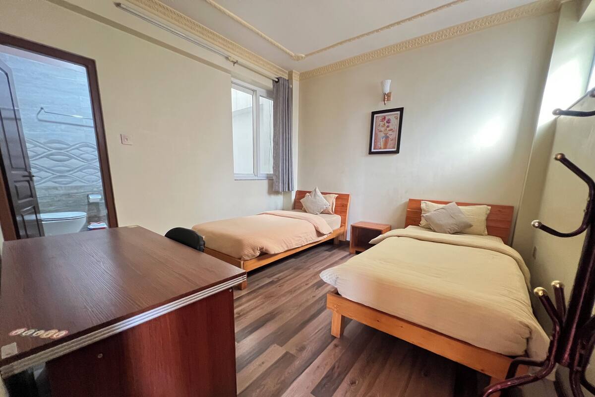 Standard Room, 2 Twin Beds | WiFi (free), individually decorated, individually furnished, bed sheets