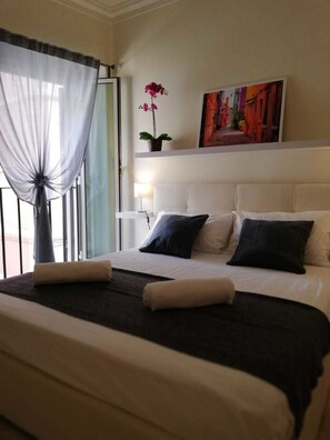 Minibar, Schreibtisch, Bügeleisen/Bügelbrett