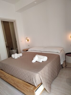 Décoration personnalisée, bureau, Wi-Fi gratuit, draps fournis