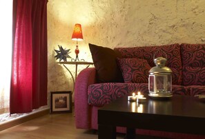 House, 1 Bedroom | Living area | Flat-screen TV