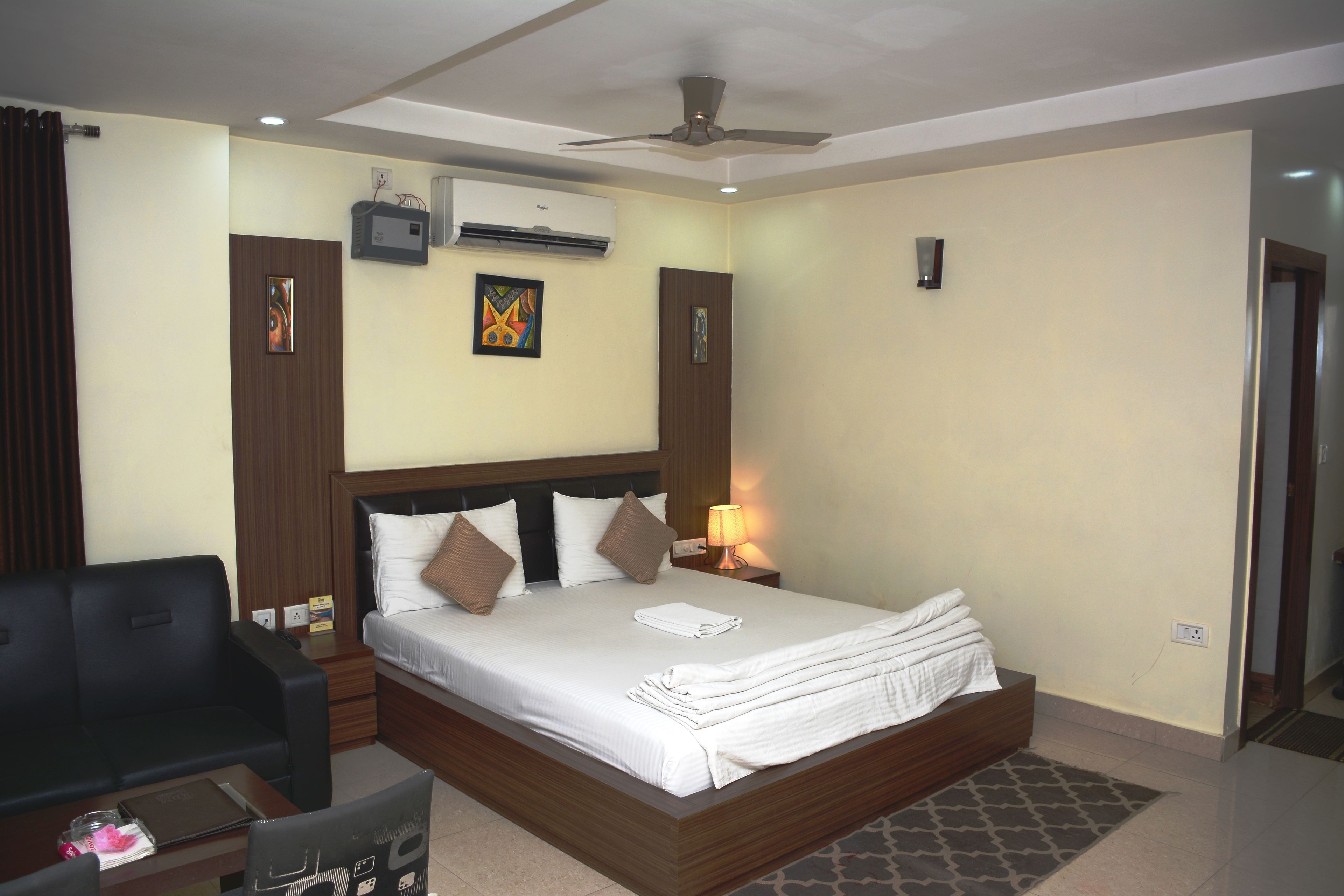 Executive Double Room, 1 Double Bed | In-room safe, desk, iron/ironing board, rollaway beds