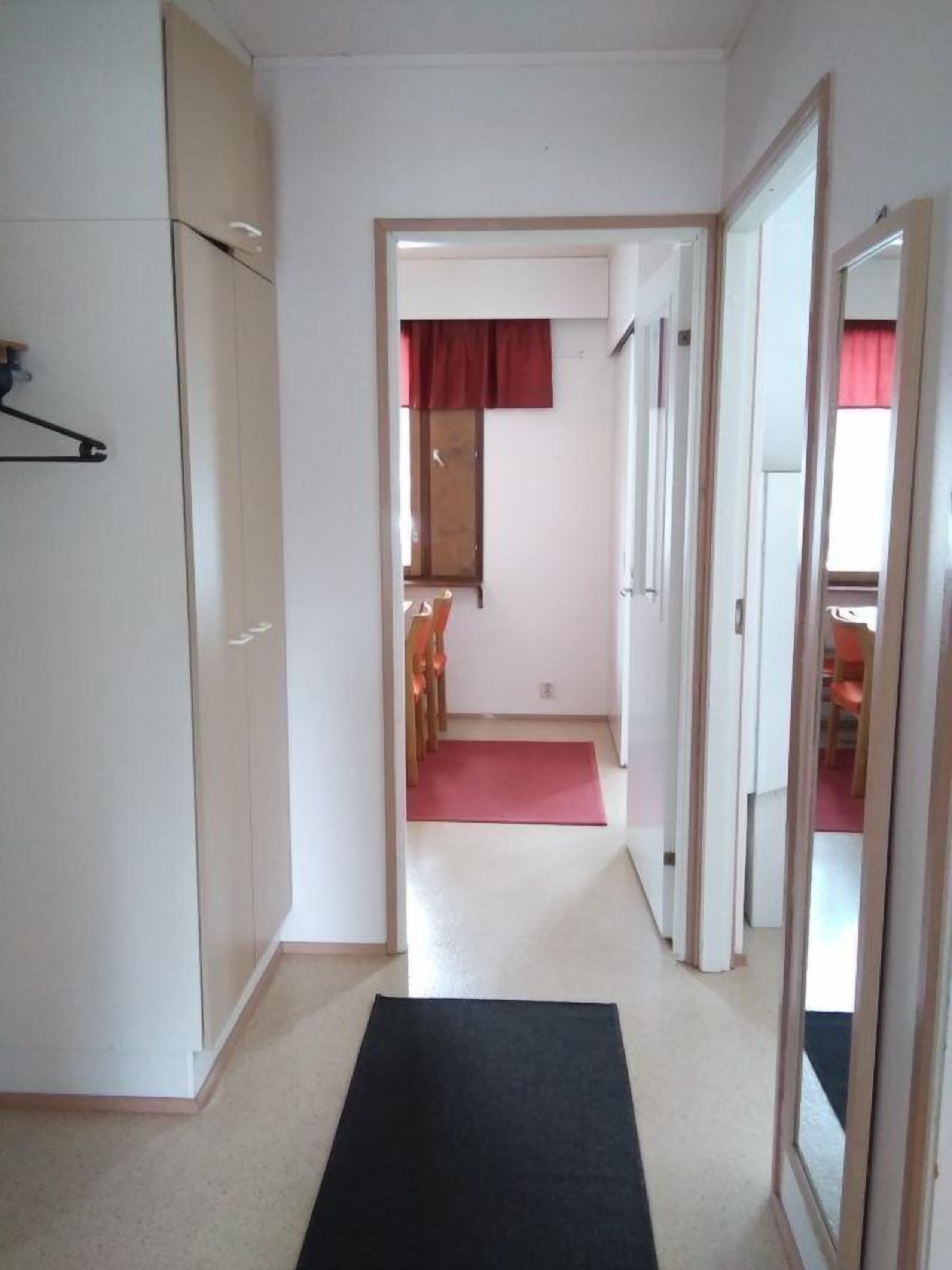 1 habitación, tabla de planchar con plancha, wifi gratis y ropa de cama 