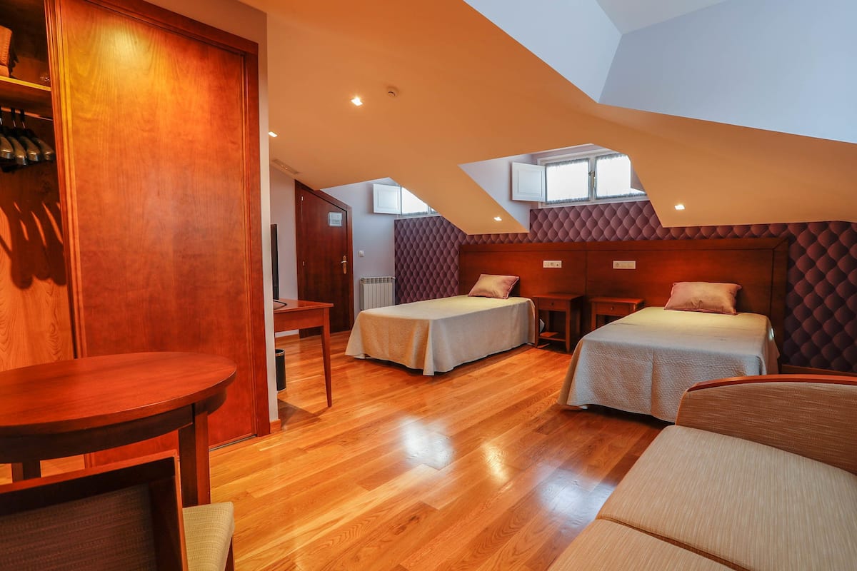 Classic Double or Twin Room | In-room safe, desk, blackout drapes, soundproofing