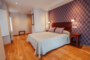 Premium Double or Twin Room | In-room safe, desk, blackout drapes, soundproofing