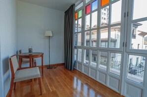 In-room safe, desk, blackout curtains, soundproofing - Hotel Rey Silo (Pravia)