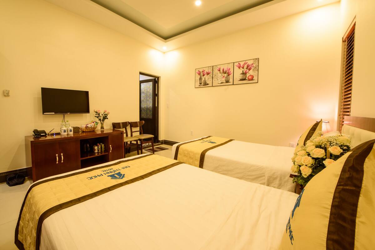 Habitación, fumadores (CT 2) | 1 dormitorio, minibar, escritorio y sistema de insonorización