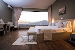 Panorama-Zimmer | Zimmersafe, schallisolierte Zimmer, kostenloses WLAN, Bettwäsche