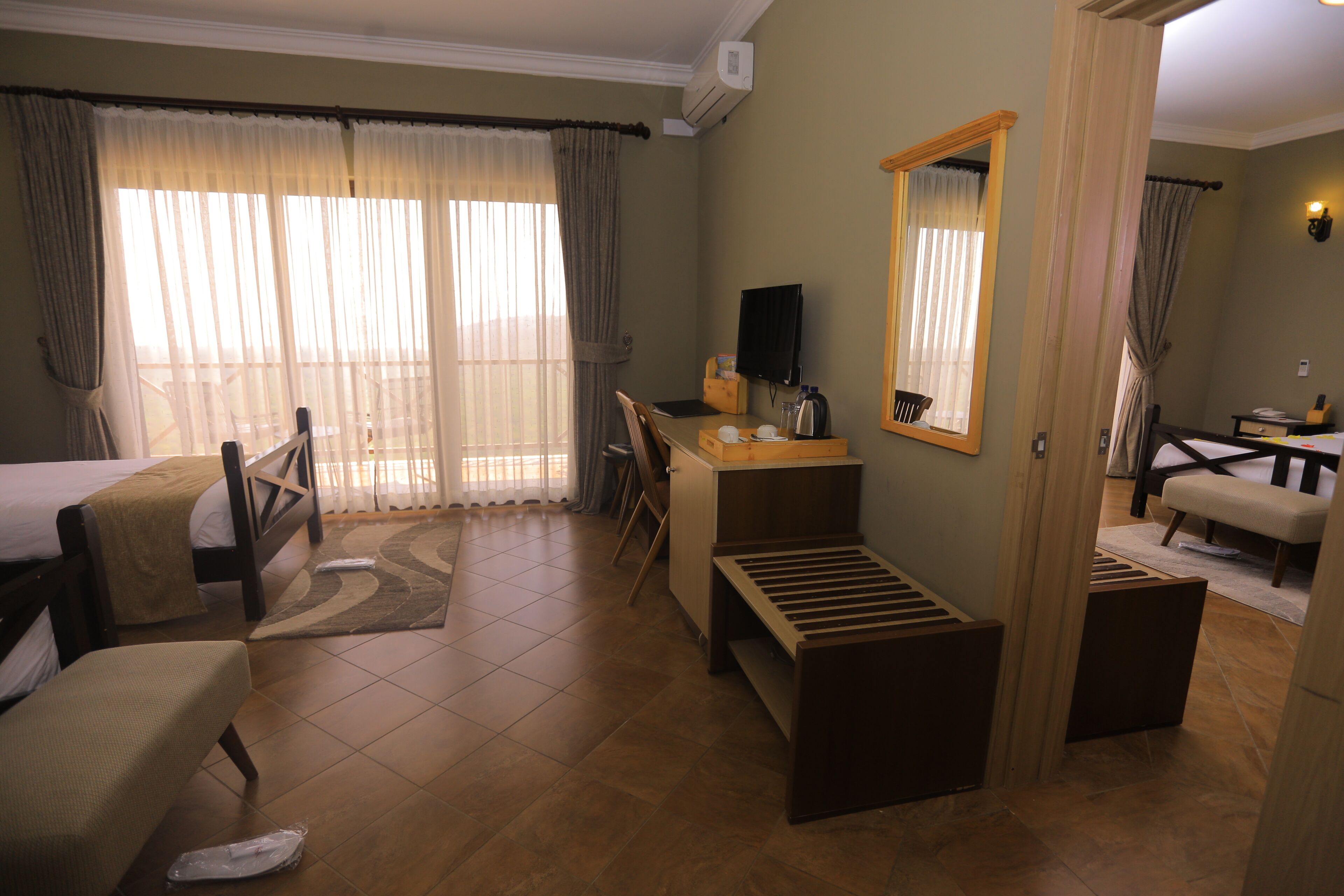 In-room safe, soundproofing, free WiFi, bed sheets