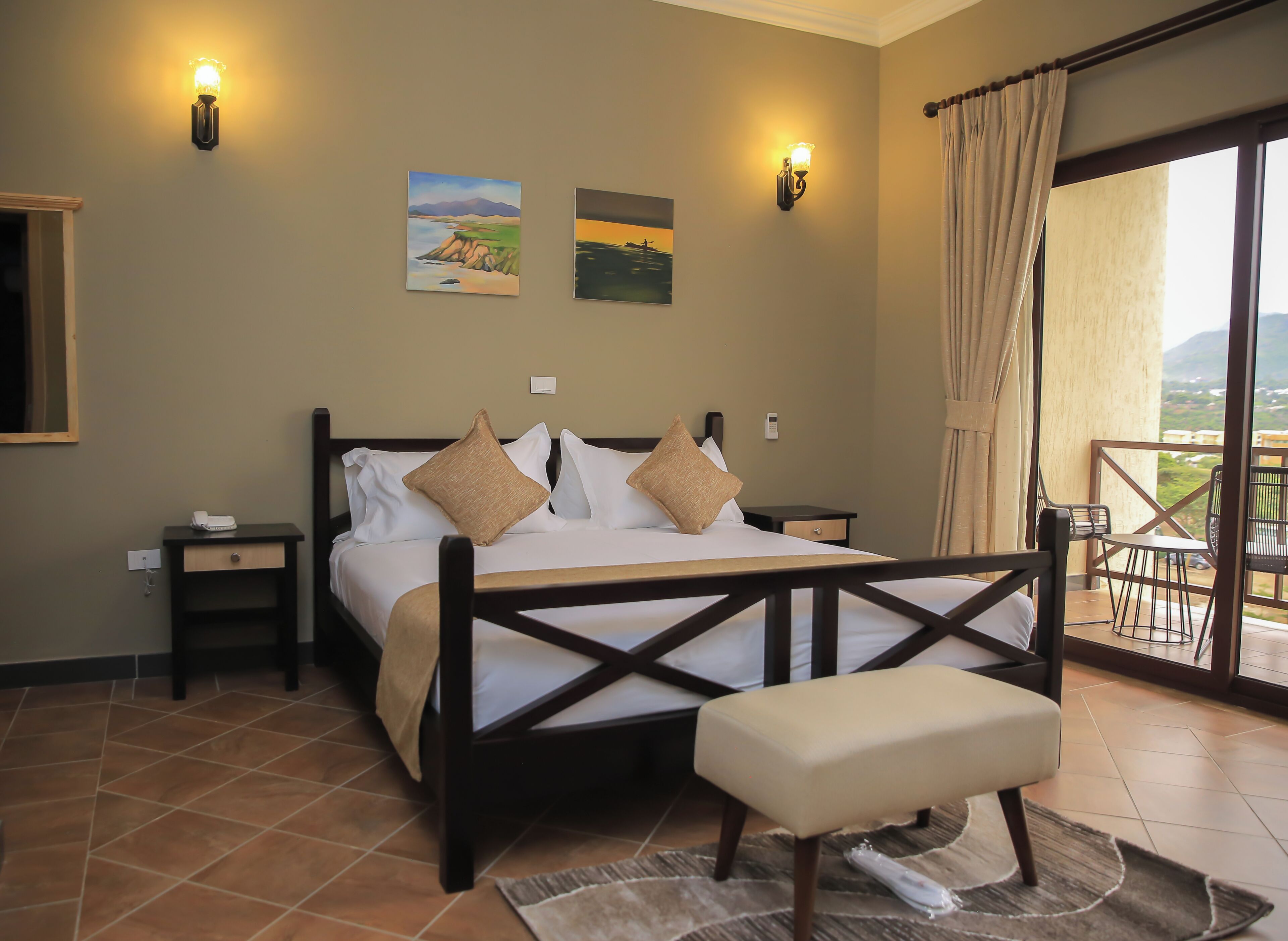 In-room safe, soundproofing, free WiFi, bed sheets