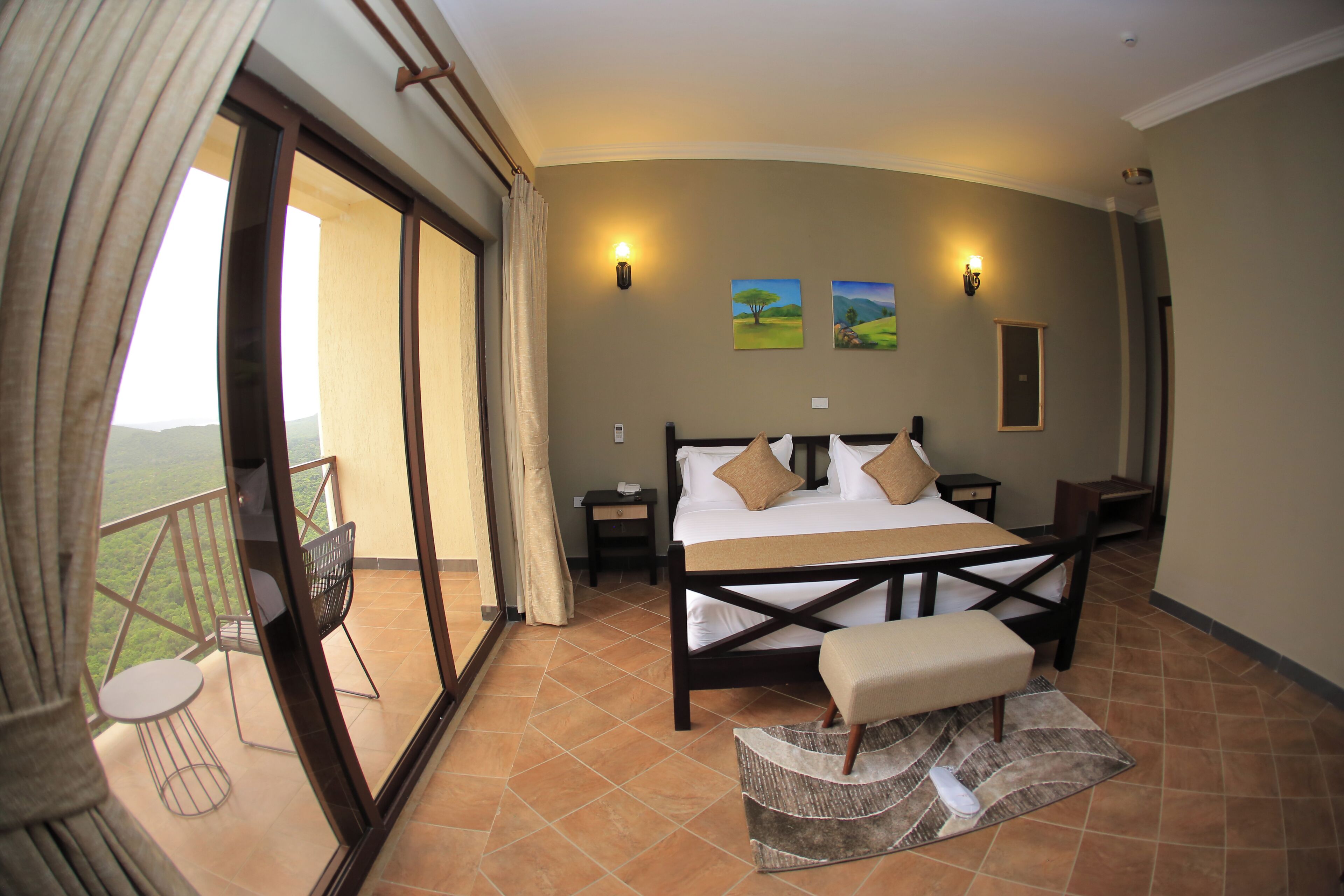 In-room safe, soundproofing, free WiFi, bed sheets