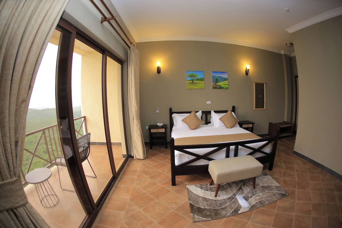 In-room safe, soundproofing, free WiFi, bed sheets