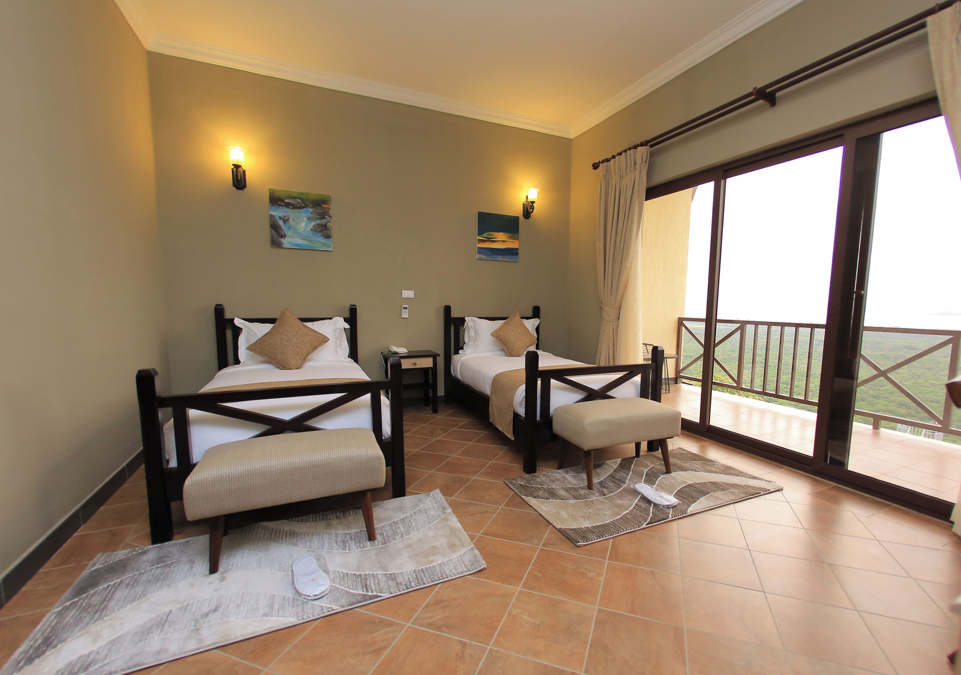 In-room safe, soundproofing, free WiFi, bed sheets