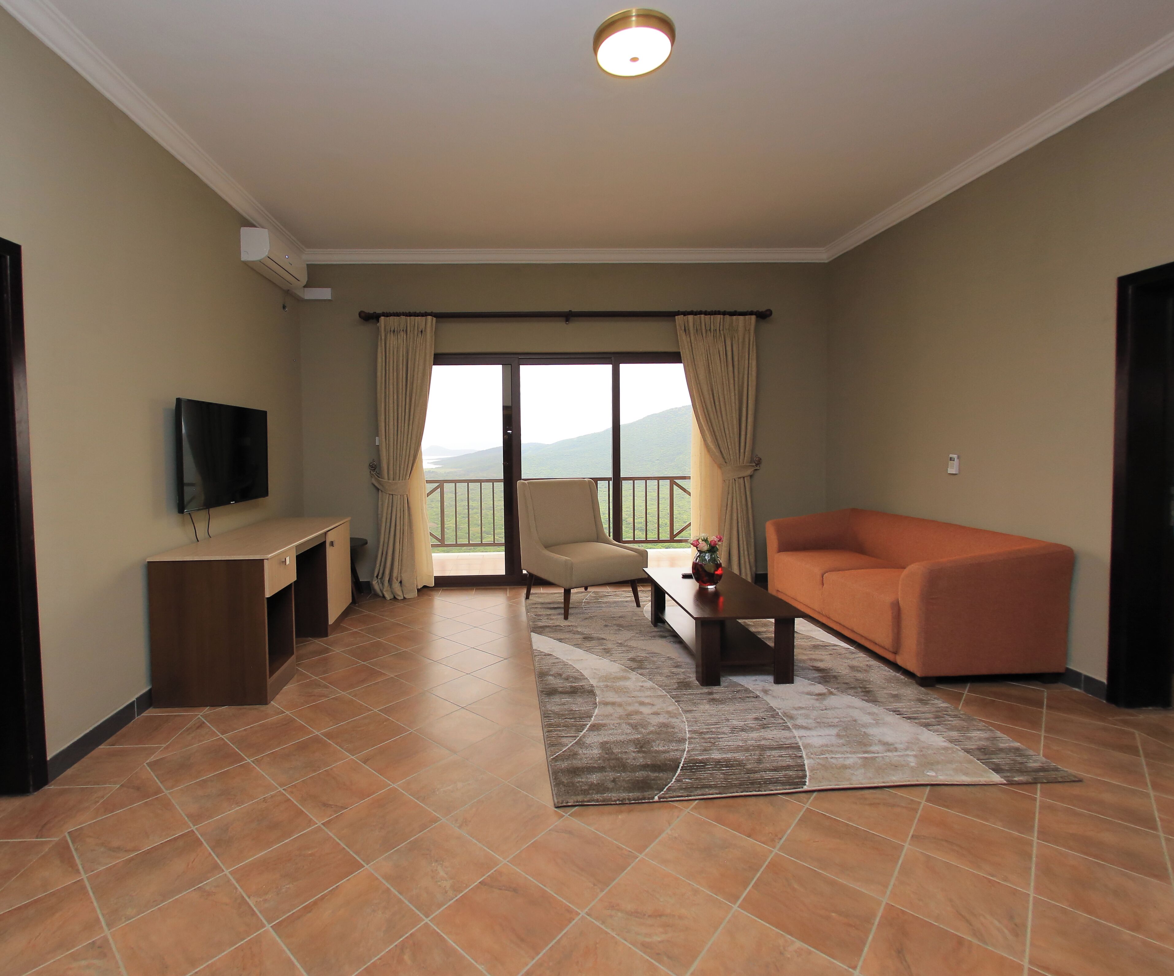 In-room safe, soundproofing, free WiFi, bed sheets