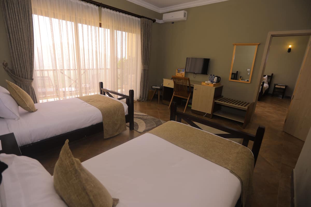 In-room safe, soundproofing, free WiFi, bed sheets