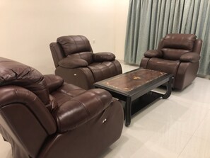 Suite Room with Breakfast | Living area