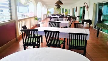 Breakfast, lunch, dinner served; local and international cuisine