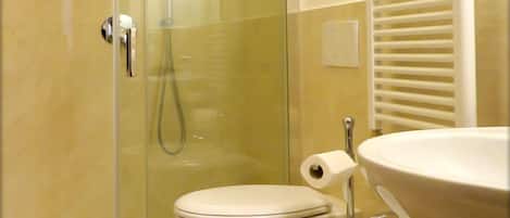 Ducha, artículos de higiene personal gratuitos y secador de pelo