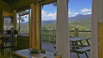 Classic Tree House, 2 Bedrooms, Mountain View, Mountainside | Living area | Fireplace