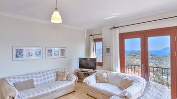 2 bedrooms, desk, soundproofing, iron/ironing board